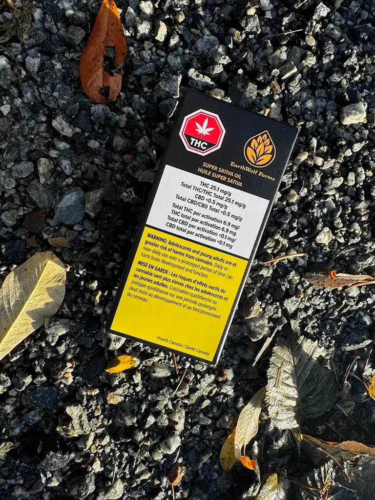 IMG_6779_Super-Sativa-Oil-in-nature.webp
